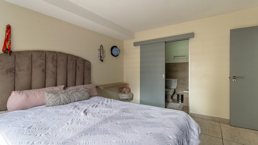 2 Bedroom Property for Sale in Zonnebloem Western Cape
